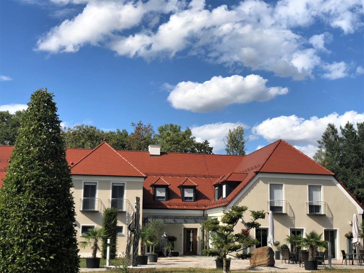 Hotel Glutschaufel Eschenbach in der Oberpfalz エクステリア 写真